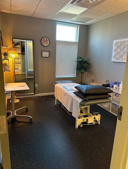 More Photos Of 46169 Westlake Dr, Sterling Medical For Lease