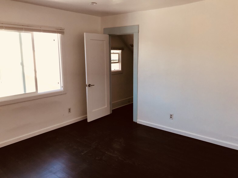 More Photos Of 208 N Coronado St, Los Angeles Apartments For Sale