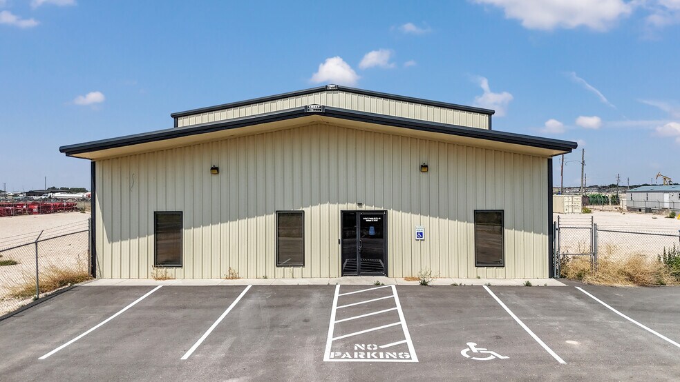 More Photos Of 11424 W County Road 35, Midland Warehouse For Lease