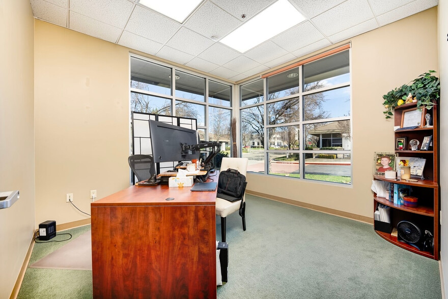 More Photos Of 951 Reserve Dr, Roseville Medical For Sale