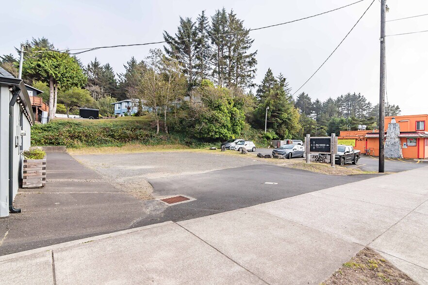 More Photos Of 3110 SE Highway 101, Lincoln City Storefront For Sale
