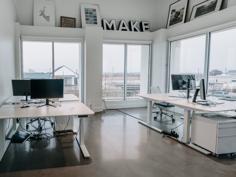 More Photos Of 9555 Harmon Rd, Fort Worth Office For Sale