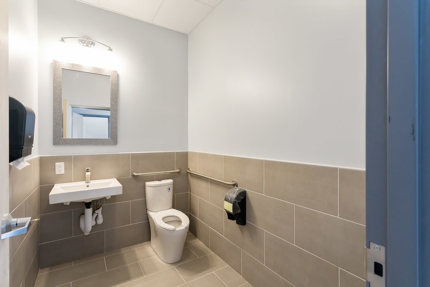 More Photos Of 6810 Eastern Ave, Baltimore Storefront Retail Office For Lease