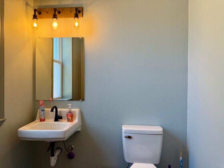 More Photos Of 615 Saint Nicholas Ave, Brewton Warehouse For Sale