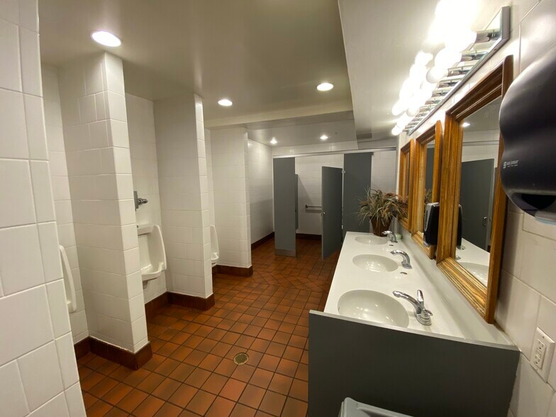 More Photos Of 74 Rowe Rd, Staunton Restaurant For Sale