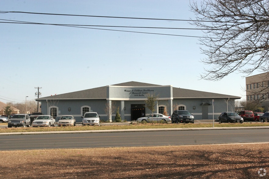 More Photos Of 7430 Barlite Blvd, San Antonio Medical For Lease