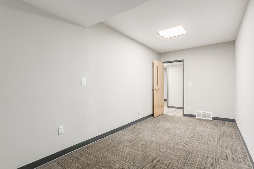 More Photos Of 1251 W Broad St, Columbus Storefront Retail Office For Sale