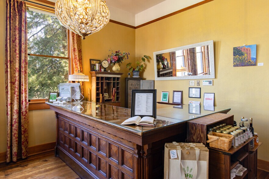 More Photos Of 40 SE Heimrich St, Dufur Hotel For Sale