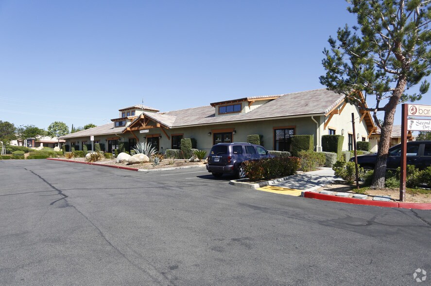 More Photos Of 853 Auto Center Dr, Palmdale Unknown For Lease