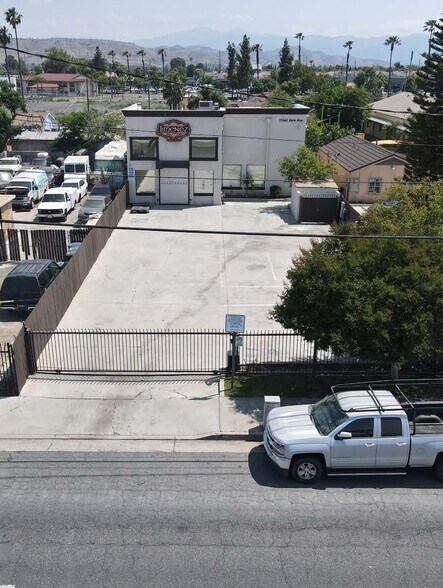 More Photos Of 11042 Hole Ave, Riverside Freestanding For Lease