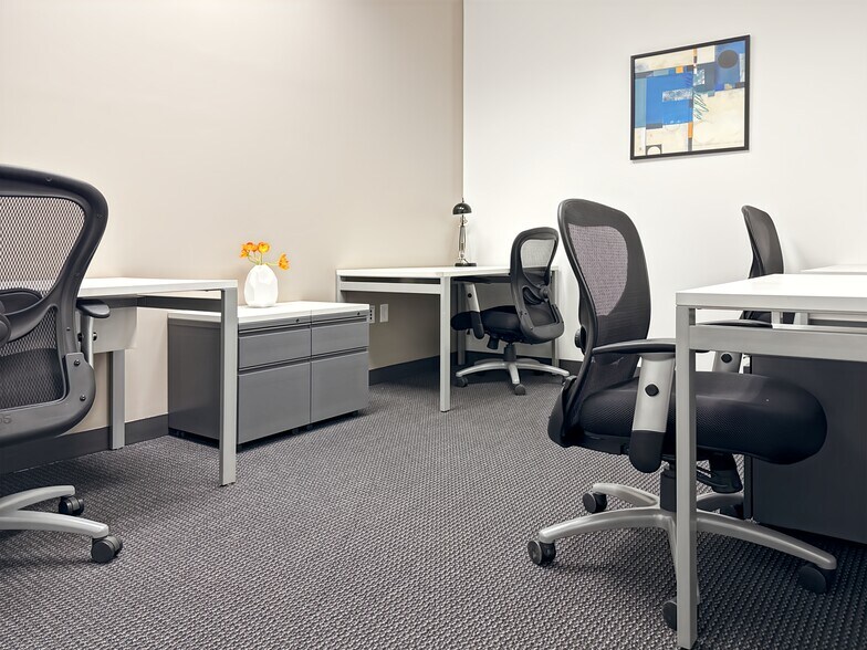 More Photos Of 20860 N Tatum Blvd, Phoenix Coworking Space