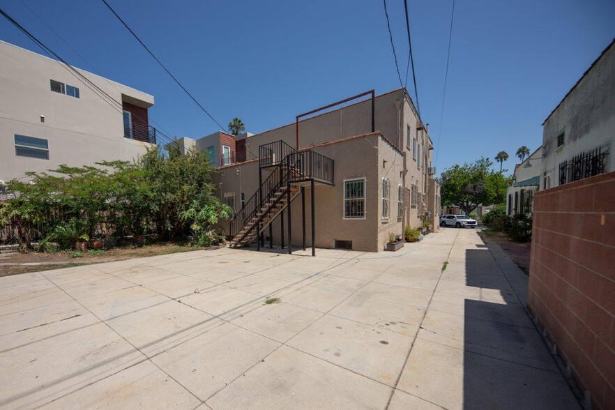 More Photos Of 833 N Ridgewood Pl, Los Angeles Apartments For Sale
