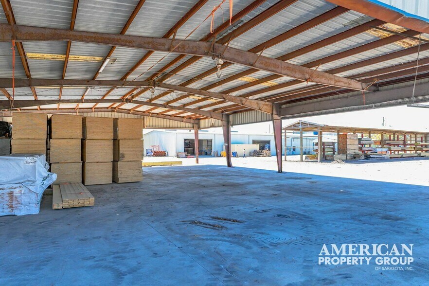 More Photos Of 5611 15th St E, Bradenton Freestanding For Lease