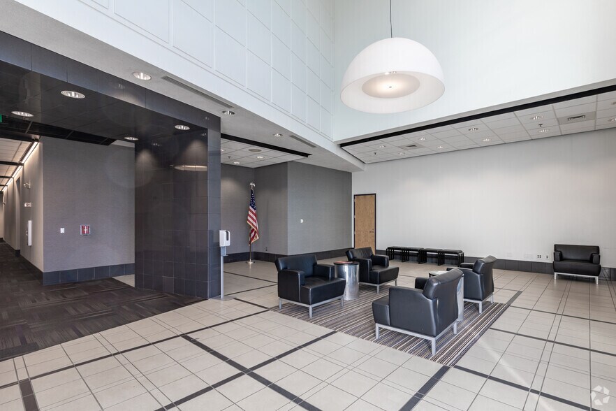 More Photos Of 200 Wildwood Pky, Birmingham Unknown For Lease