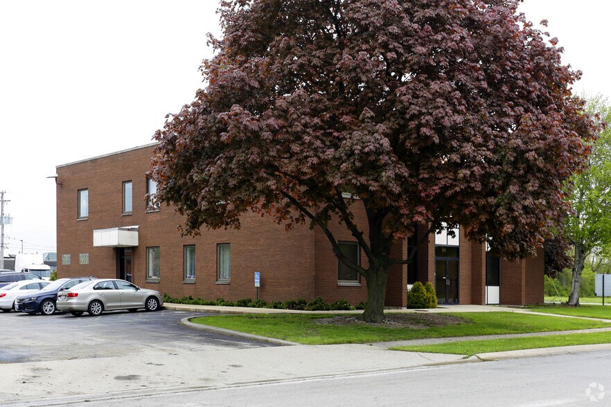 More Photos Of 600 E Higgins Rd, Elk Grove Village Office For Lease