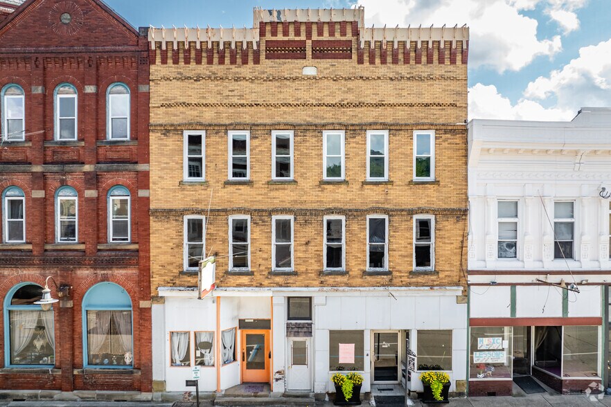 Primary Photo Of 132 Main Ave, Weston Storefront Retail Residential For Lease