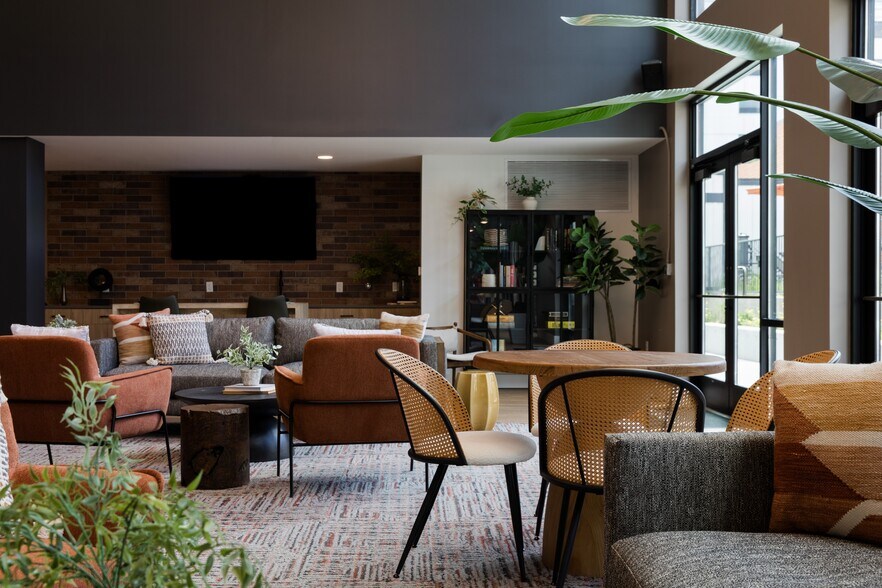 More Photos Of 440 N Monroe St, Tallahassee Apartments For Lease