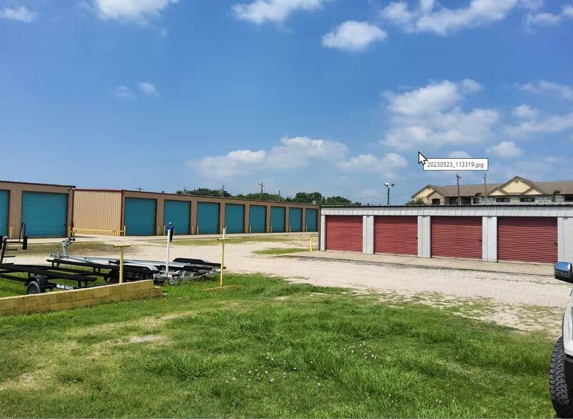 More Photos Of 1731 Main St, La Marque Contractor Storage Yard For Lease