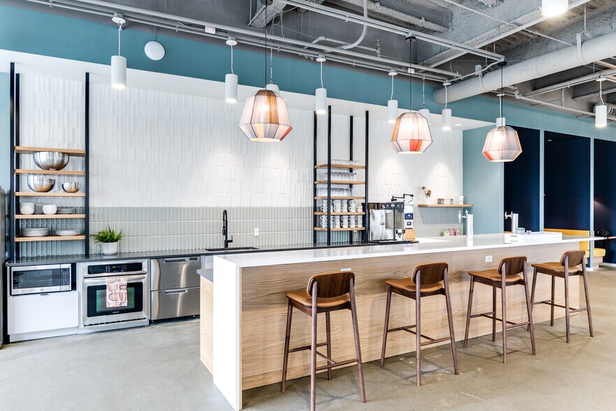 More Photos Of 249 Central Park Ave, Virginia Beach Coworking Space