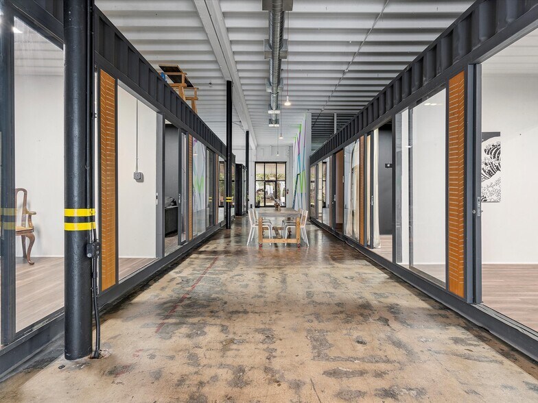 More Photos Of 251-253 NE 69th St, Miami Warehouse For Lease