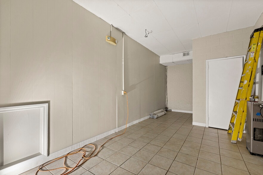 More Photos Of 150 N Steele St, Sanford Office For Sale