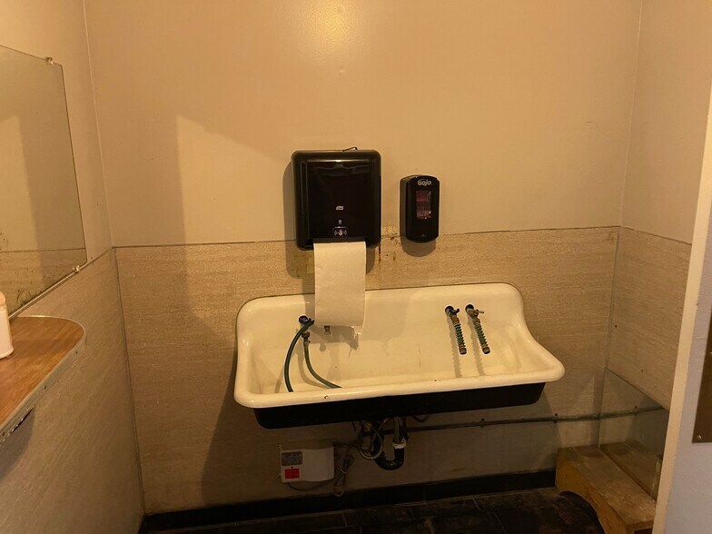 More Photos Of 2230 S Anne St, Santa Ana Manufacturing For Sale