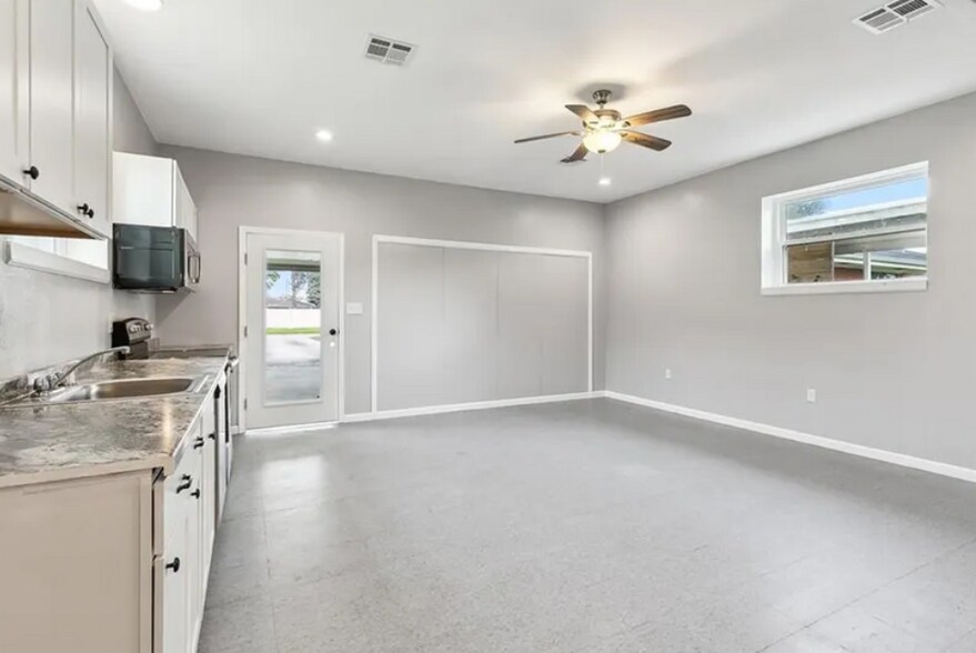 More Photos Of 2219 Paris Rd, Chalmette Storefront Retail Office For Sale