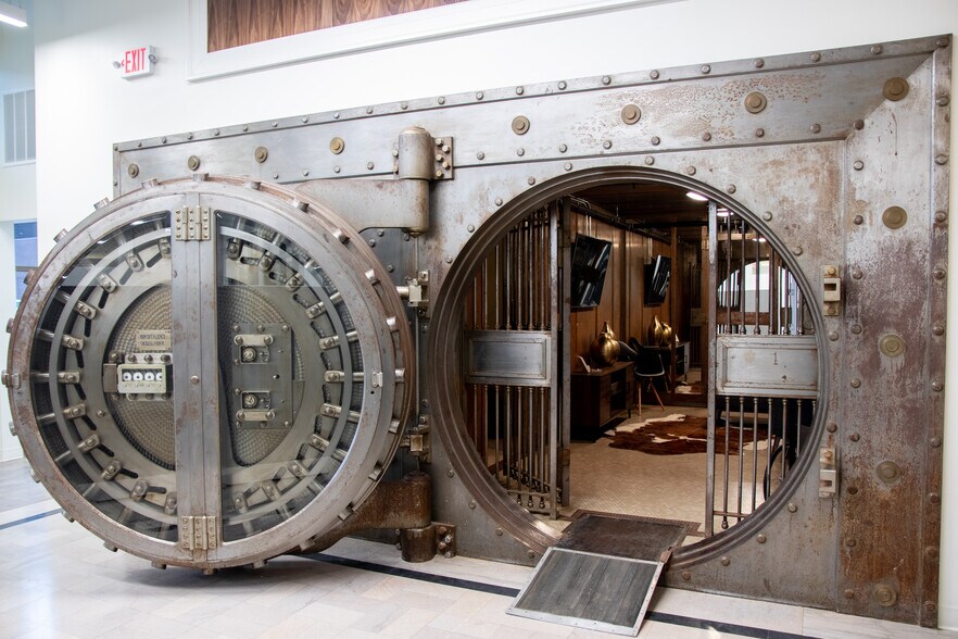 More Photos Of 201 S Broadway Ave, Albert Lea Loft Creative Space For Lease