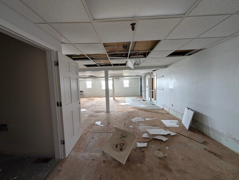 More Photos Of 2430-2440 Bowser Ave, Fort Wayne Apartments For Sale