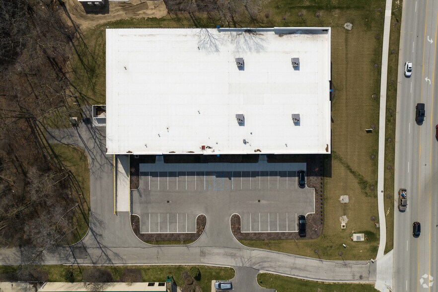 More Photos Of 440 W Dussel Dr, Maumee Light Distribution For Lease