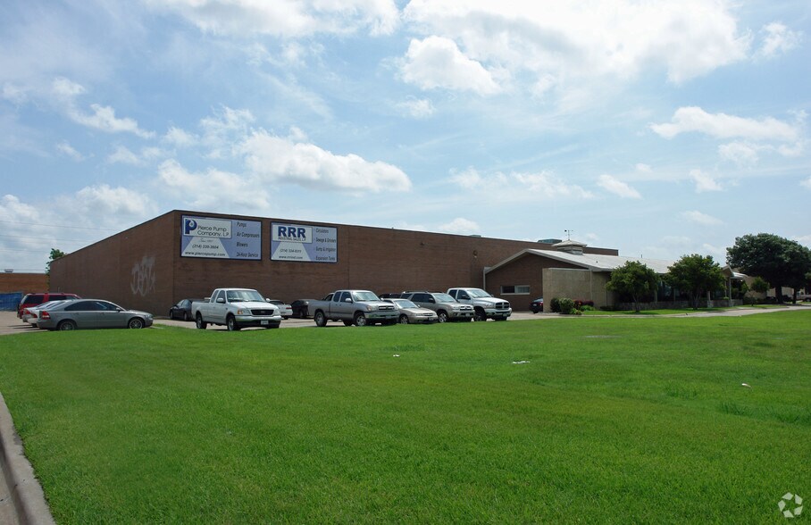 More Photos Of 9010 John W Carpenter Fwy, Dallas Warehouse For Lease