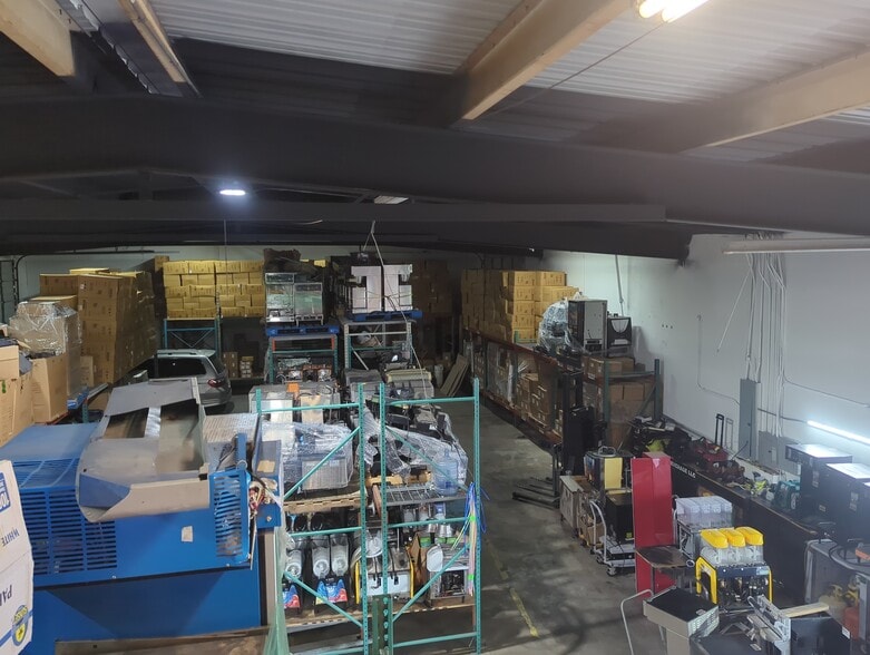 More Photos Of 513 Illinois St, South Houston Industrial For Sale