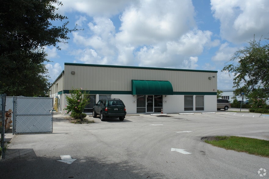 More Photos Of 1052-1060 Endeavor Ct, Nokomis Warehouse For Lease