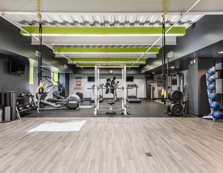 More Photos Of 2955 N Meridian St, Indianapolis Office For Sale