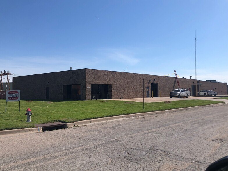 More Photos Of 2106 E Industrial St, Wichita Warehouse For Lease