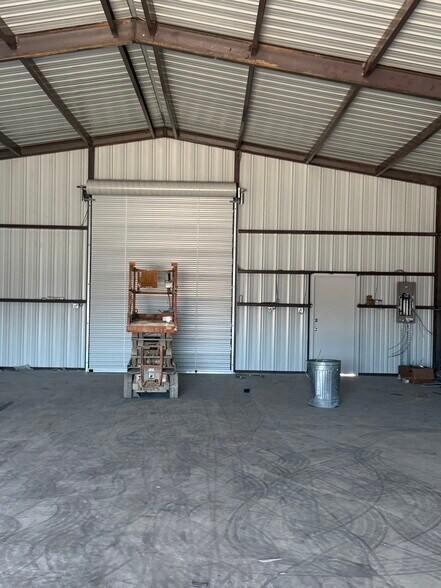 More Photos Of 506 S Access Rd, Clyde Flex For Lease