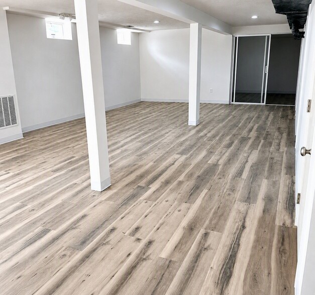 More Photos Of 3843 Harrison St, Bellevue Office For Sale