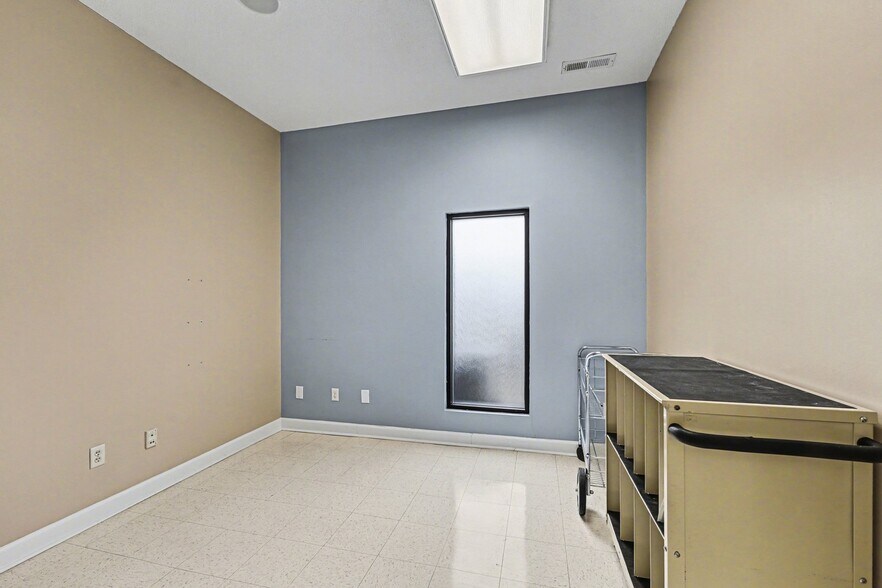 More Photos Of 208 W Salisbury St, Asheboro Medical For Lease