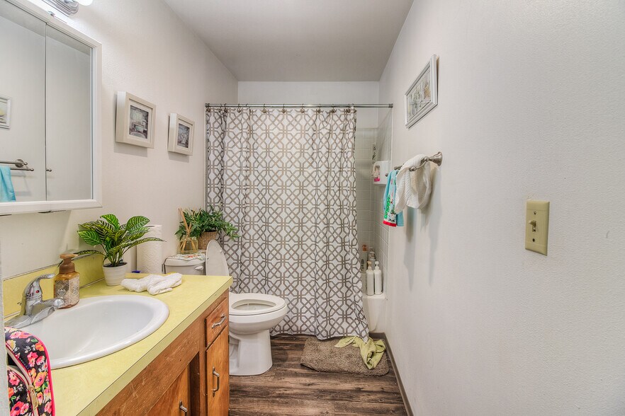 More Photos Of 1305 W King St, Yakima Apartments For Sale