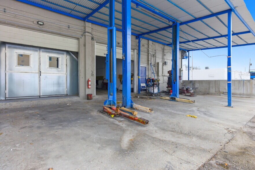 More Photos Of 612 N Dixie Hwy, Hollywood Auto Repair For Lease