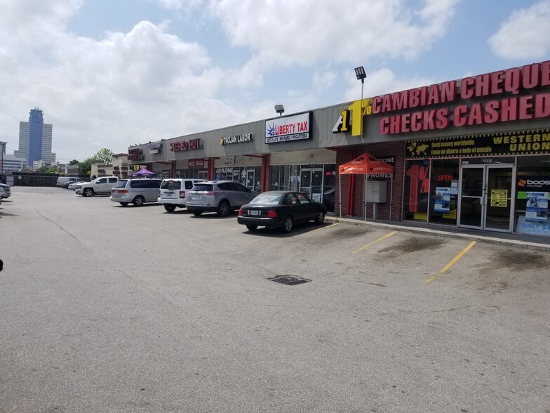 More Photos Of 1333 Gessner Rd, Houston Storefront For Lease