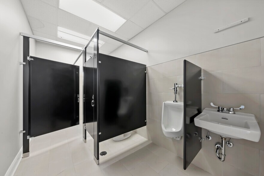 More Photos Of 1310-1314 E 75th St, Chicago Lodge Meeting Hall For Sale