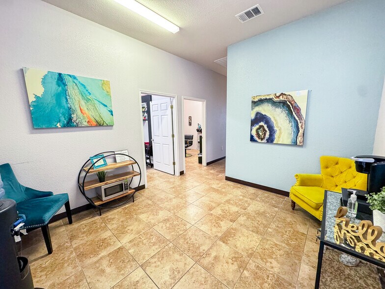 More Photos Of 1311 Chisholm Trl, Round Rock Office For Sale