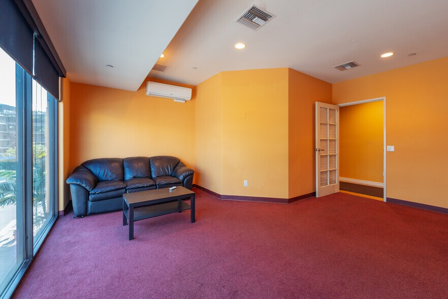More Photos Of 1415 N Cahuenga Blvd, Los Angeles Loft Creative Space For Sale