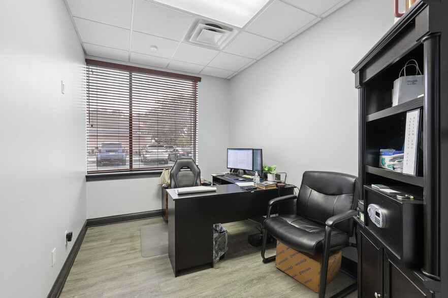 More Photos Of 859 Park Ave, Orange Park Medical For Sale
