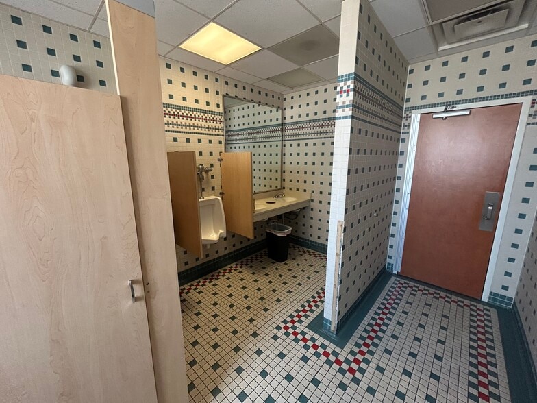 More Photos Of 2800 Gilbert Ave, Cincinnati Office For Sale