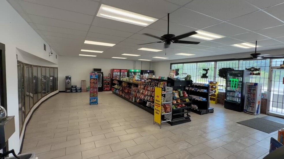 Primary Photo Of 1929 Clay St, Kissimmee Convenience Store For Lease