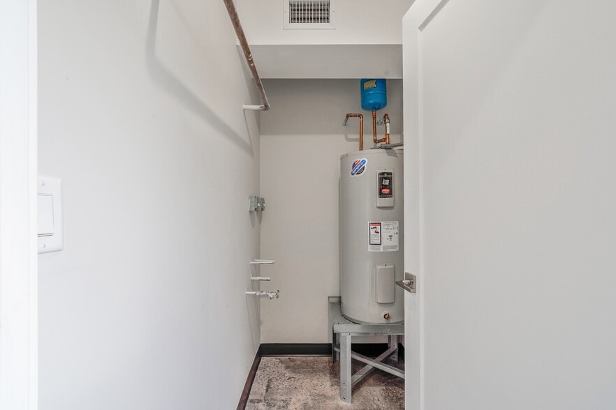 More Photos Of 530 NW 54th St, Miami Office For Lease