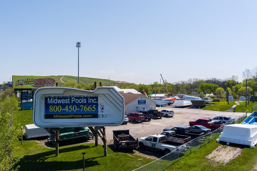 More Photos Of 3090 W Cook Rd, Grand Blanc Showroom For Sale