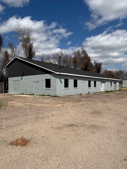 More Photos Of 11980 Alief Clodine Rd, Houston Light Distribution For Sale